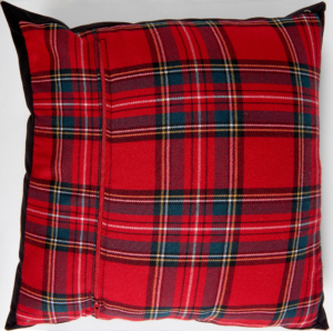 coussin-carreaux-brode-armes-de-kilmaine